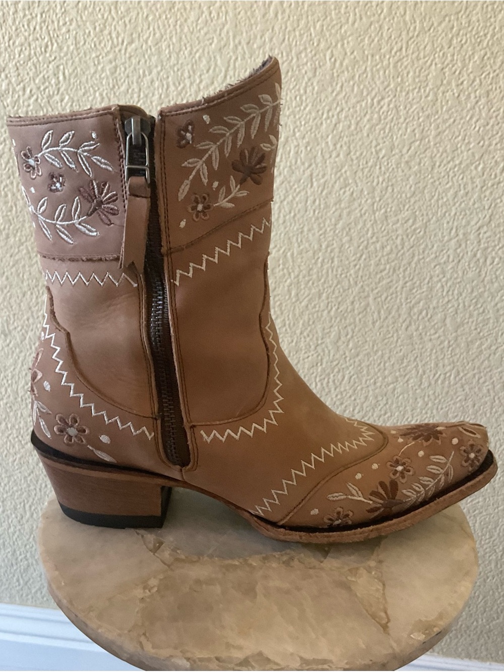 LANE Leather Embroidered Western Boots Size 6 1/2